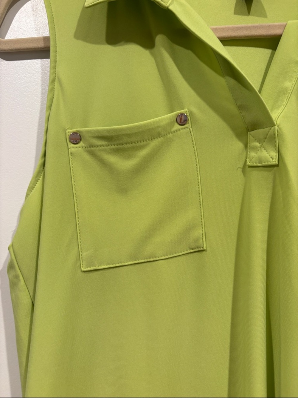 Jones New York Lime Green Sleeveless Collared Pocket Top - Picture 3 of 3